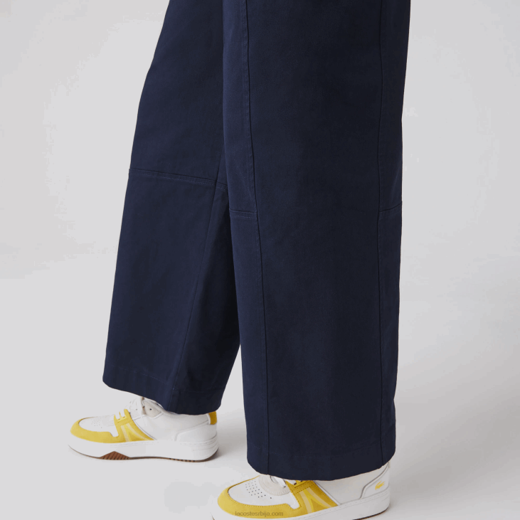 Жене памучне панталоне од габардина 86882652 тамноплава 166 Lacoste