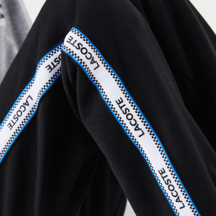 клинци панталоне са штампаним тракама 86883223 црно плава 985 Lacoste