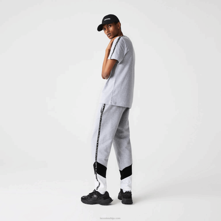 мушкарци препознатљиве пругасте панталоне за џогирање од флиса 86881148 сиво кине црно бело сј1 Lacoste